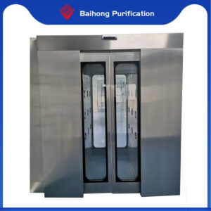 Automatic sliding door air shower room