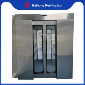 Automatic sliding door air shower room