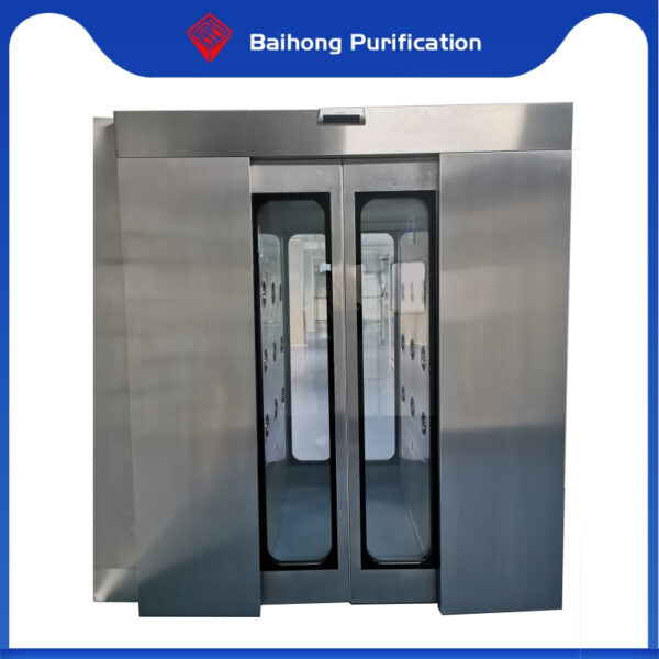 Automatic sliding door air shower room