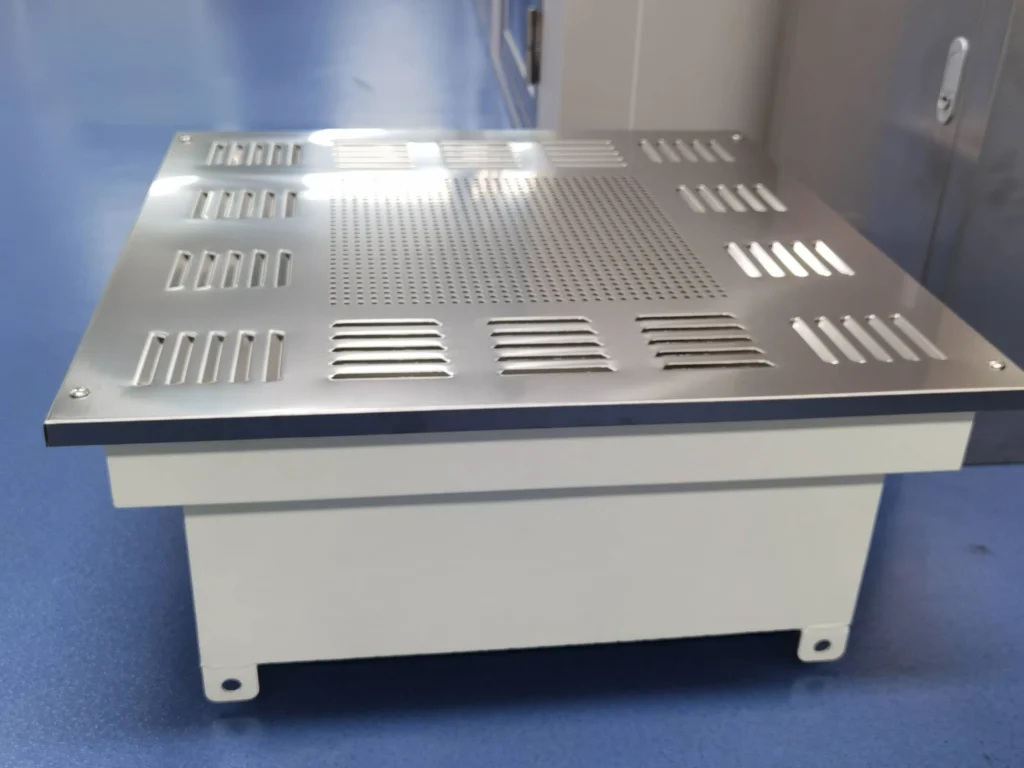 Medical cleanroom ceiling layout with HEPA terminal filters