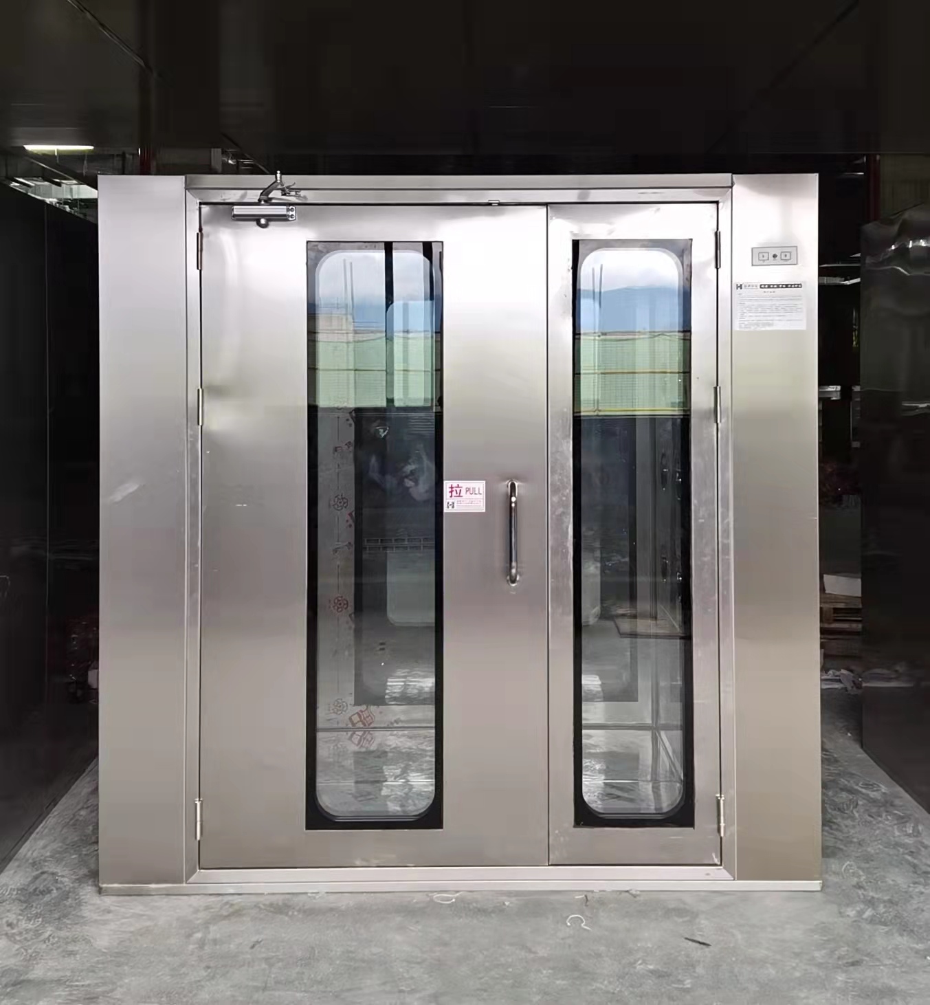 Mother child door air shower room