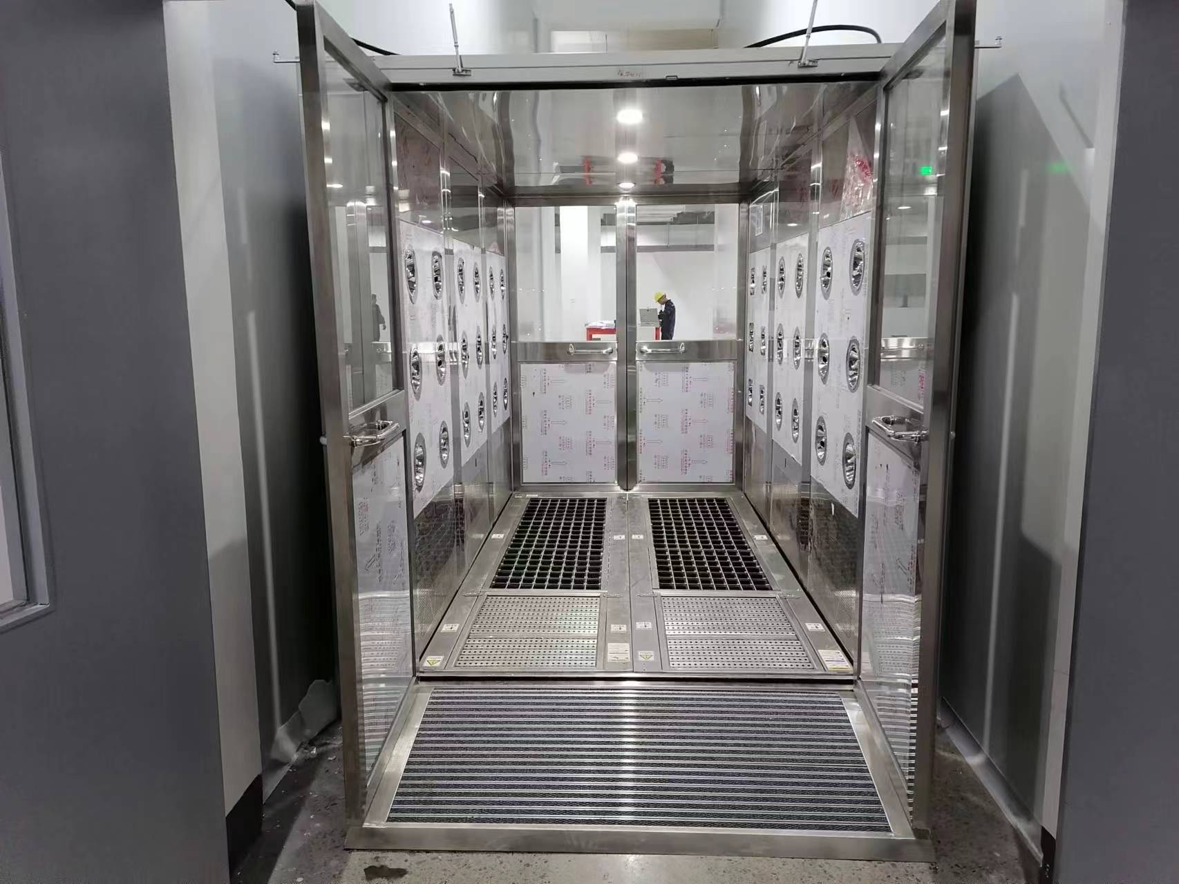 Case Study: 1 Custom Air Shower Design